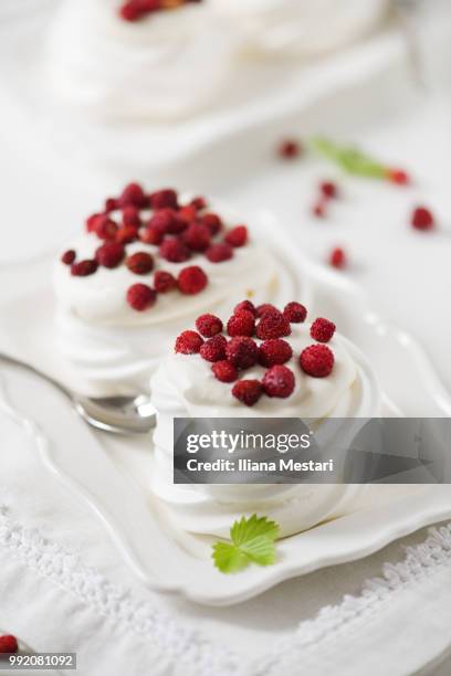 mini pavlova cakes with wild strawberries - iliana mestari stock pictures, royalty-free photos & images