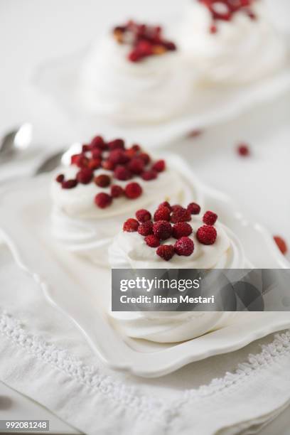 mini pavlova cakes with wild strawberries - iliana mestari stock pictures, royalty-free photos & images