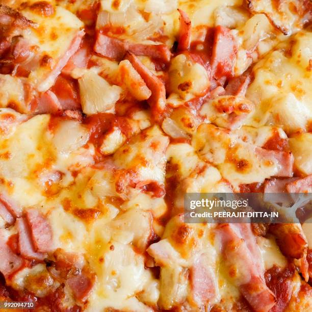 delicious hawaiian rustic style pizza made with fresh pineapples - hawaiian pizza stock pictures, royalty-free photos & images