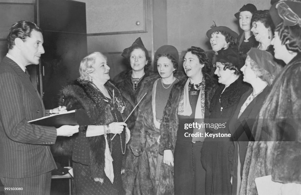 Welsh actor and composer Ivor Novello watches his mother, singer ...