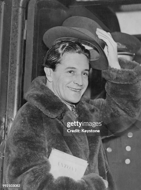 Welsh actor and composer Ivor Novello leaves Waterloo Station in London on the 'Aquitania' boat train, en route to the United States, 1st January...