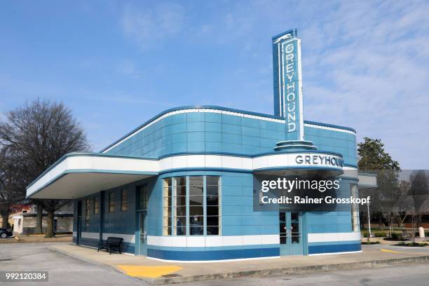 historic art deco greyhound bus station - rainer grosskopf 個照片及圖片檔