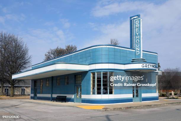 historic art deco greyhound bus station - rainer grosskopf 個照片及圖片檔