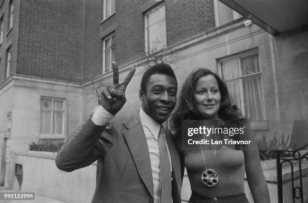 Brazilian soccer player Pele with his wife Rosemeri dos Reis Cholbi, London, UK, 10th March 1973.