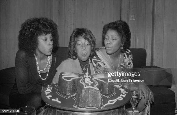 American singer Mary Wilson of R&B trio The Supremes celebrating her birthday with Lynda Laurence and Jean Terrell, UK, 13th March 1973.