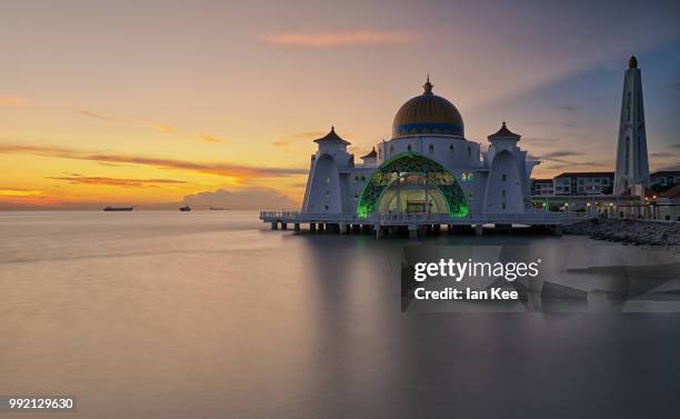 masjid selat melaka - (malacca straits mosque) - masjid selat melaka stock pictures, royalty-free photos & images