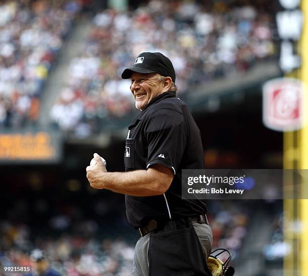 Umpire Bob Davidson Photos and Premium High Res Pictures Getty Images