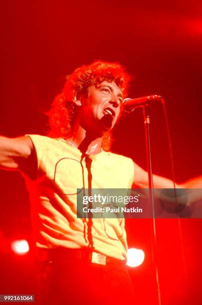 Singer Robert Plant performs on stage at the Rosemont Horizon in Rosemont, Illinois, September 10, 1985.