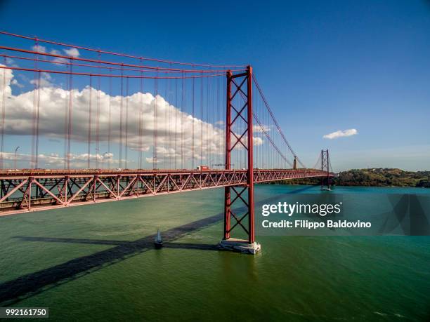 25 de abril bridge - abril bildbanksfoton och bilder