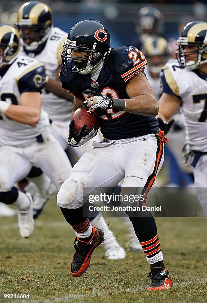 Matt Forte of the Chicago Bears runs against the St. Louis Rams at Soldier Field on December 6, 2009 in Chicago, Illinois. The Bears defeated the...