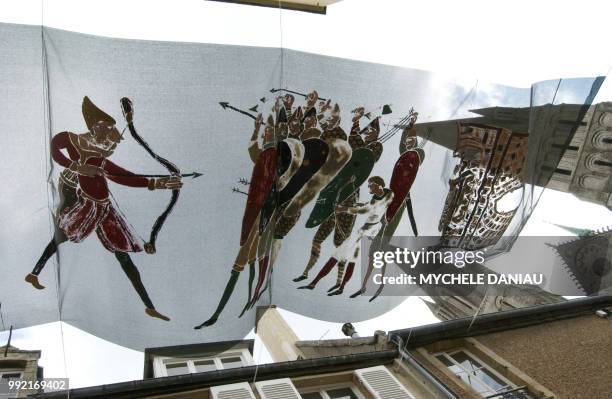 Vue partielle d'une reproduction de la tapisserie de Bayeux réalisée sur une toile de canevas en serge de coton, prise le 02 juillet 2005 à Bayeux,...