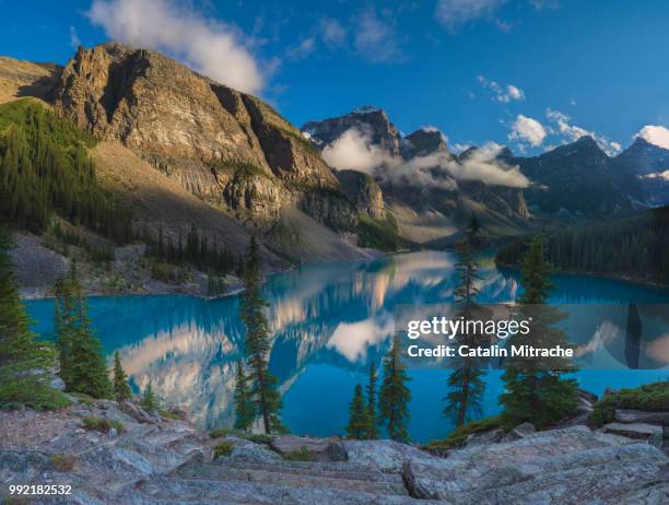 moraine lake, alberta, canada. - valley of the ten peaks stock pictures, royalty-free photos & images