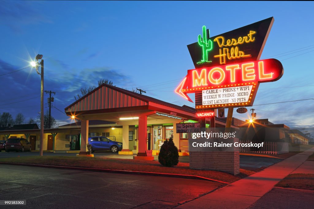 Desert Hills Motel an der Route 66, nachts