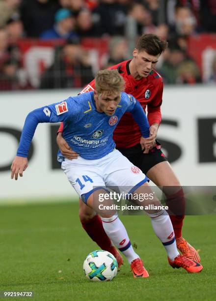 Mainz' Viktor Fischer and Freiburg's Pascal Stenzel in action during the German Bundesliga soccer match between SC Freiburg and FSV Mainz in Freiburg...