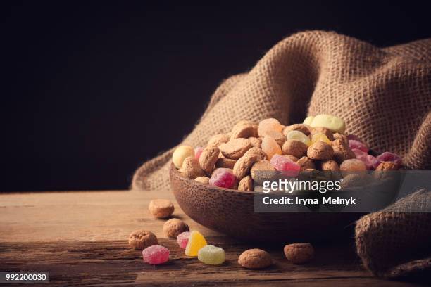 pepernoten (ginger nuts) for sinterklaas - pepernoten stock pictures, royalty-free photos & images