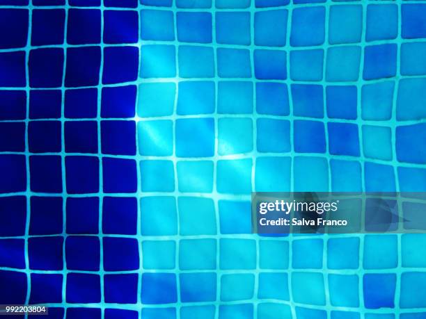 azul piscina - piscina ストックフォトと画像