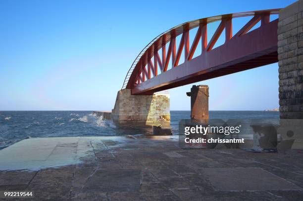 bridgehdrbit - malta bridge stock pictures, royalty-free photos & images