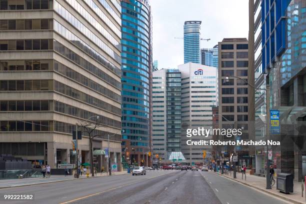 toronto canada: downtown district, looking south from bay street - ベイストリート ストックフォトと画像