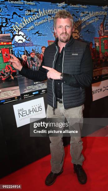 The actor Martin Gruber stands on the red carpet on the occasion of the premiere of the new movie of the Augsburger Puppenkiste 'Als der...