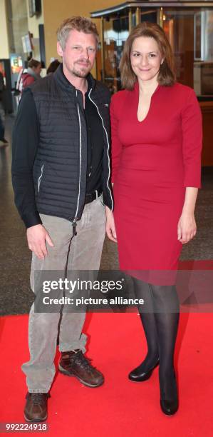 The actors Martina Gedeck and Martin Gruber stand on the red carpet on the occasion of the premiere of the new movie of the Augsburger Puppenkiste...