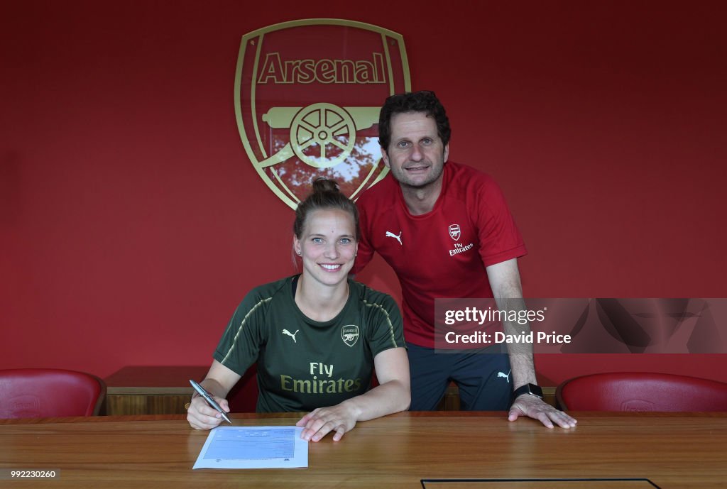 Arsenal Ladies Unveil New Signings Tabea Kemme and Lia Walti