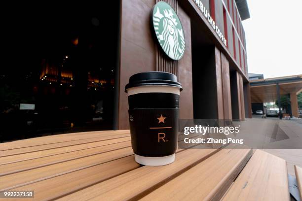 Coffee bought from a new Starbucks reserve coffee shop. At the global investor conference first held in China on May 26, Starbucks announced to speed...