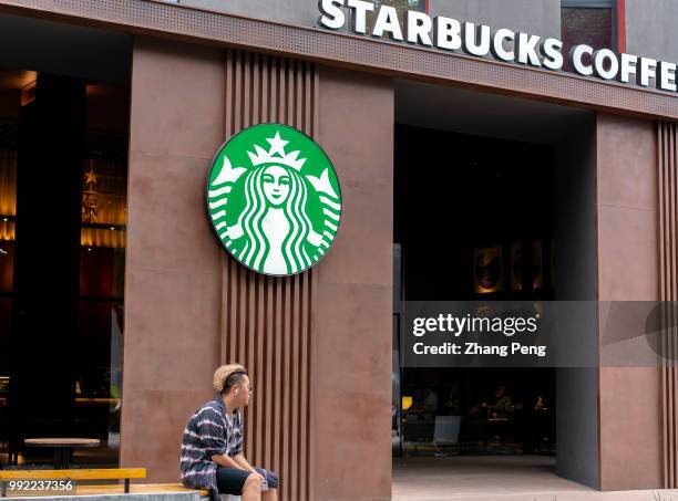 New Starbucks reserve coffee shop opens in Xi'an Qujiang new district. At the global investor conference first held in China on May 26, Starbucks...