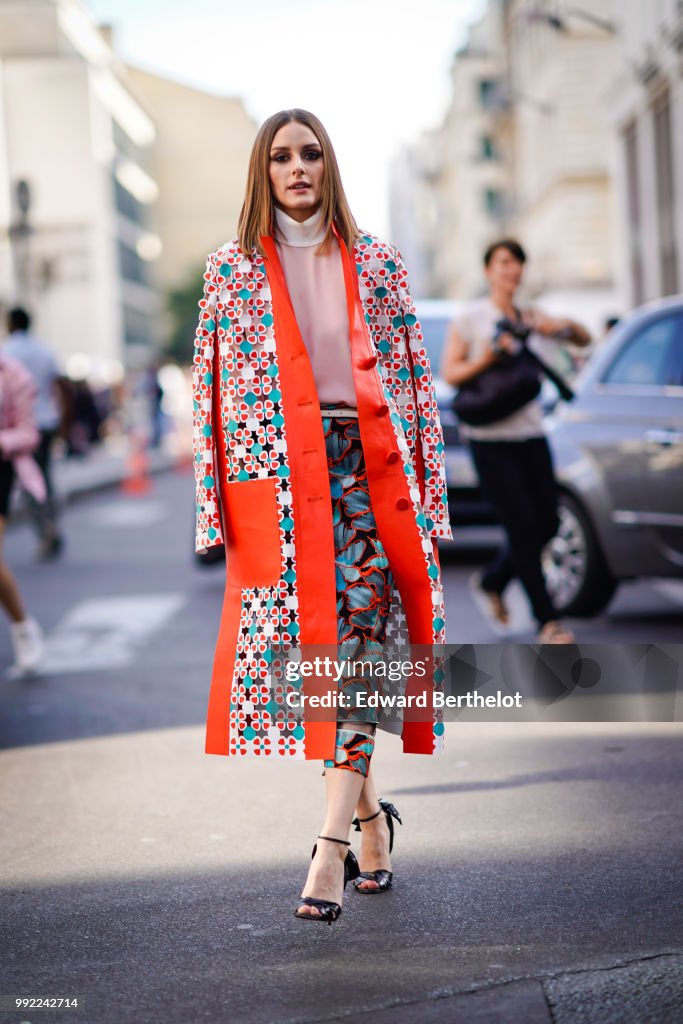 Reposición Labe Presunto Olivia Palermo wears a flower print kimono jacket, a pink top, a...  Fotografía de noticias - Getty Images