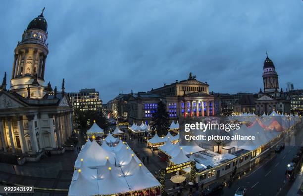 The Gendarmenmarkt Christmas market glows with light in Berlin, Germany, 27 November 2017. The Christmas market in front of the the Konzerthaus in...