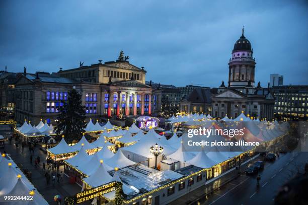 General view of the Gendarmenmarkt Christmas market in front of the Konzerthaus concert hall in Berlin, Germany, 27 November 2017. Photo: Paul...