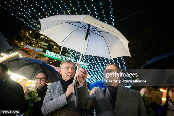 The head of the working group City e.V., Klaus-Juergen Meier, and the governing mayor of Berlin, Michael Mueller, take a walk on the grounds of the...