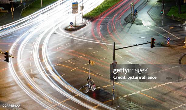 Cars drive over the crossing Bremer Damm / Koenigsworther Platz saure in Hanover, Germany, 27 November 2017 . The General German Automobile Club...