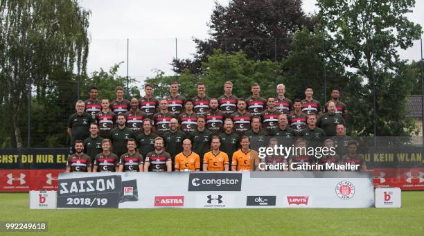 Teampresentation FC Sankt Pauli, back row from left: Sami Allagui, Daniel Buballa, Luca Zander, Philipp Ziereis, Johannes Flum, Florian Carstens,...