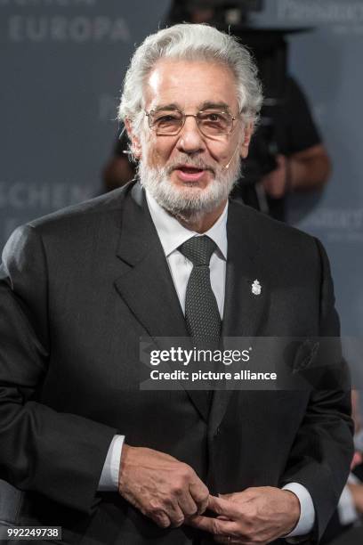 The Spanish opera singer Placido Domingo attends the award ceremony of the 'Menschen-in-Europa-Kunst-Awards' of the publishing house Passau in...