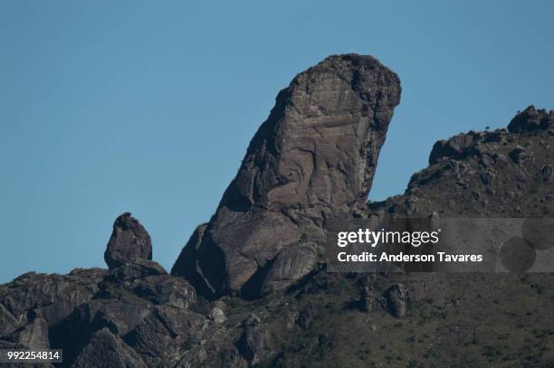 pico do itacolomi em ouro preto - preto stock-fotos und bilder