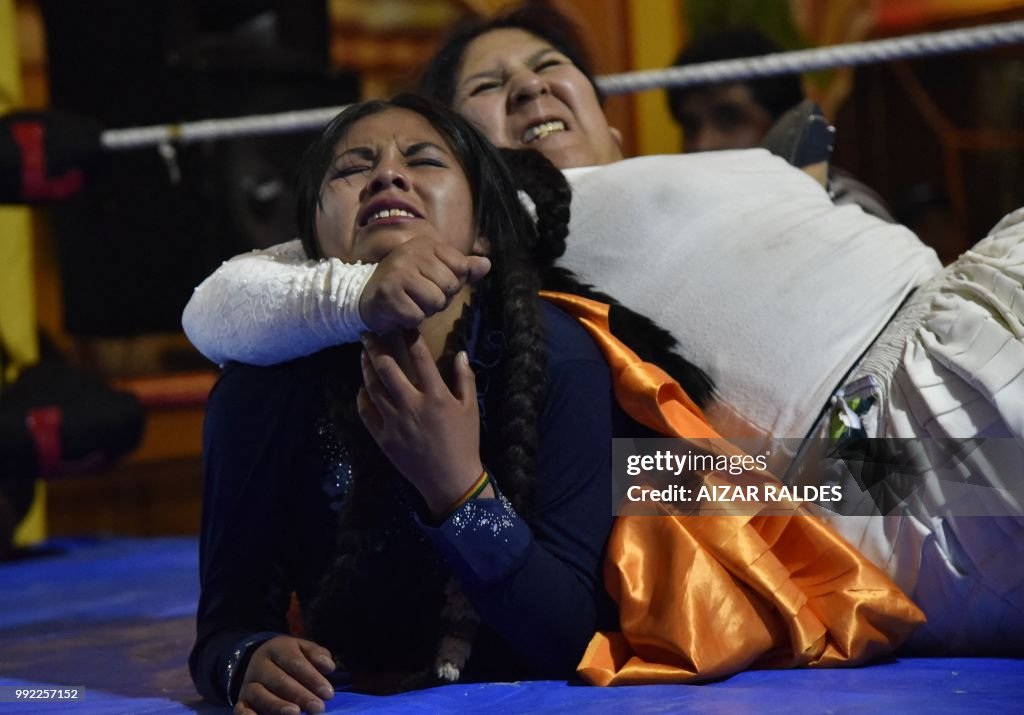 BOLIVIA-WRESTLING-CHOLITAS