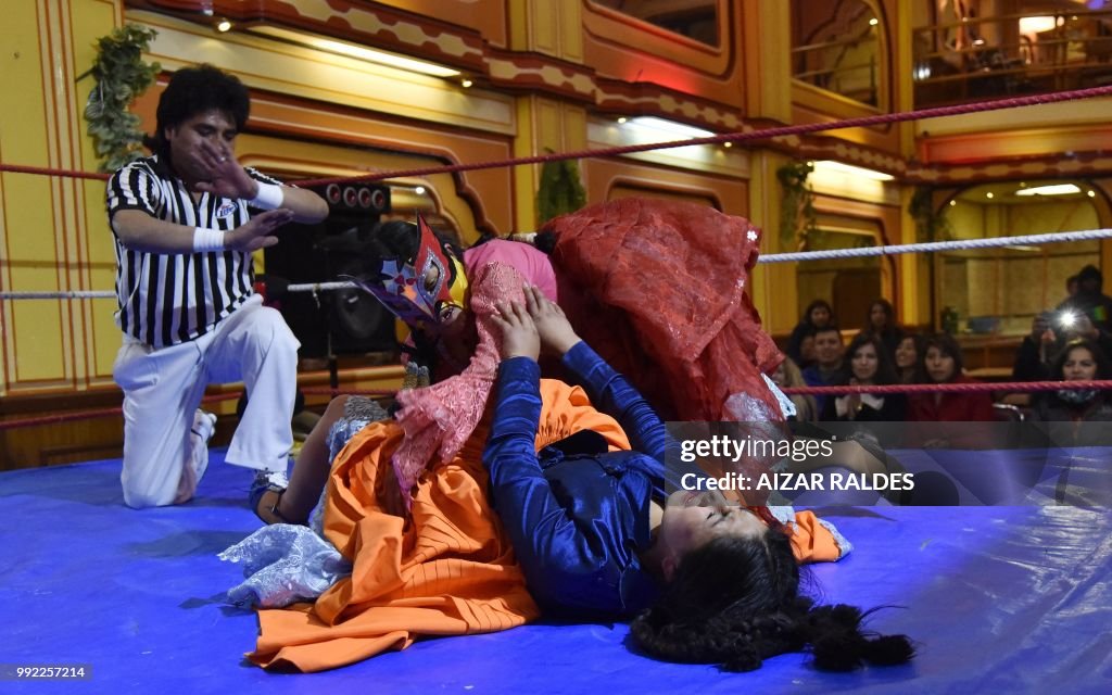 BOLIVIA-WRESTLING-CHOLITAS