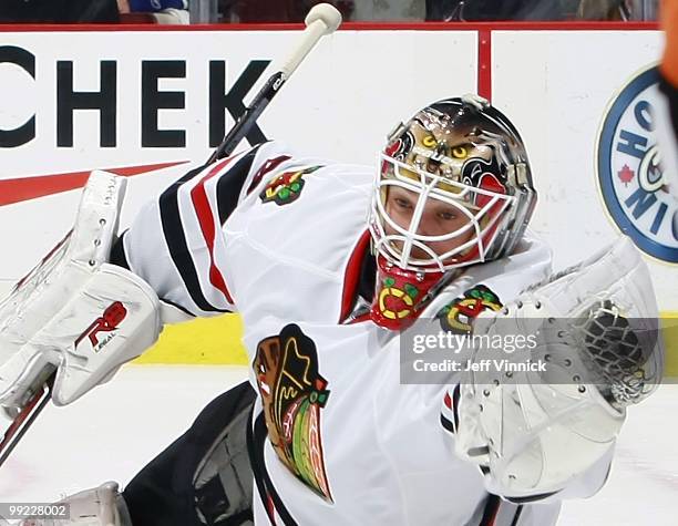 Antti Niemi of the Chicago Blackhawks makes a glove save in Game 6 of the Western Conference Semifinals against the Vancouver Canucks during the 2010...