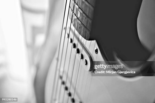 guitar - mirjan photos et images de collection