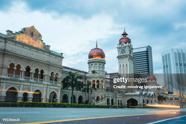 sultan abdul samad building with street traffic - malaysia kuala lumpur merdeka square stock pictures, royalty-free photos & images