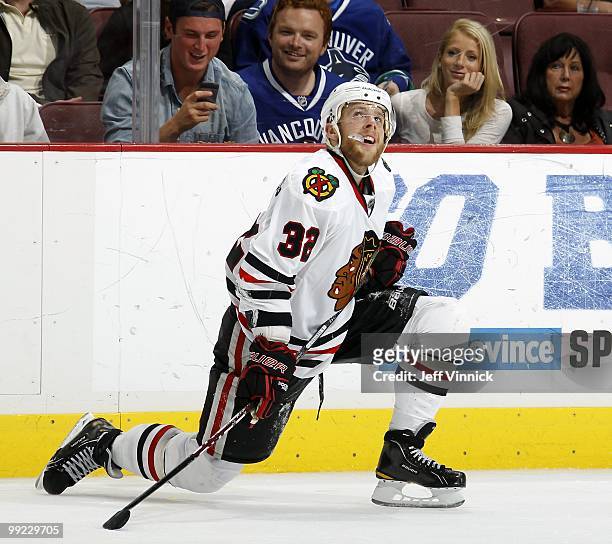 Fan admires Kris Versteeg of the Chicago Blackhawks as he stretches in Game 6 of the Western Conference Semifinals against the Vancouver Canucks...