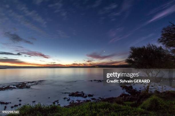 coles bay after sunset - coles stock pictures, royalty-free photos & images