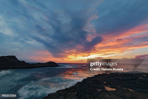 fuego en el cielo - cielo stock pictures, royalty-free photos & images