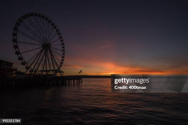 seattle goud - elliott bay stockfoto's en -beelden