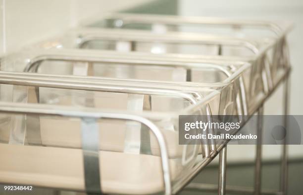 baby containers in the maternity hospital - empty crib imagens e fotografias de stock