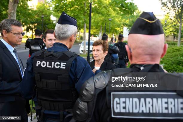 Prefect of the Pays-de-la-Loire French region and French department Loire-Atlantique, Nicole Klein , talks to police and gendarmerie officers in the...