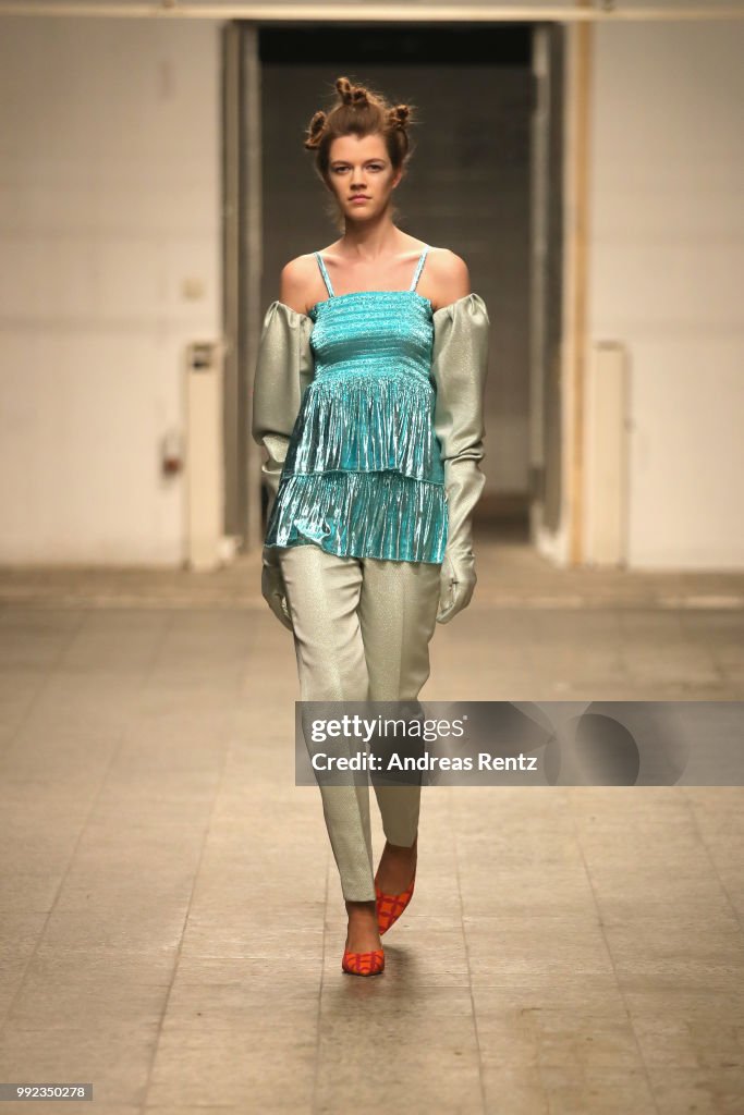 Dawid Tomaszewski Defilee - Der Berliner Salon Spring/Summer 2019