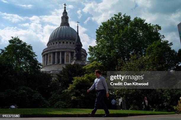 Members of the public was near St Paul's Cathedral on July 5, 2018 in London, England. A prolonged heatwave continues to grip much of the country,...