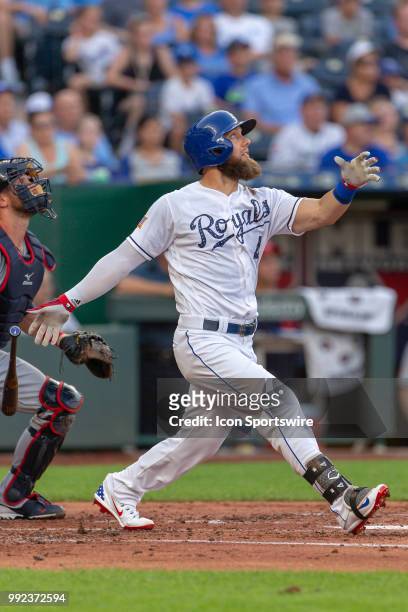 Kansas City Royals left fielder Alex Gordon watches a hit ball during the MLB American League Central Division game against the Cleveland Indians on...