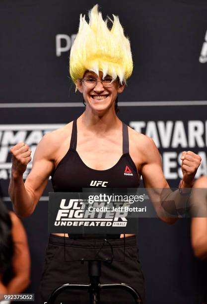 Modafferi Fighter Roxanne Photos and Premium High Res Pictures - Getty Images